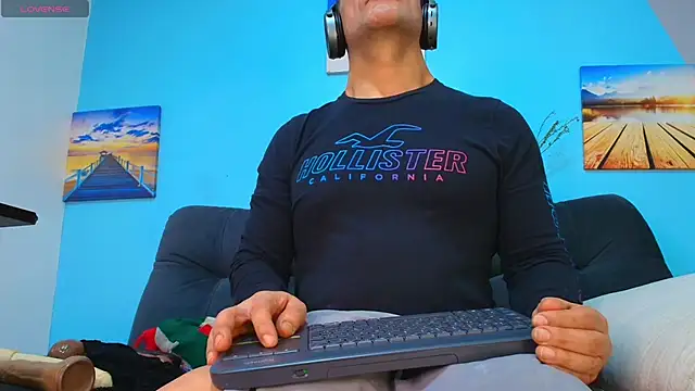 juanses n toro online show from October 4, 1:09 pm