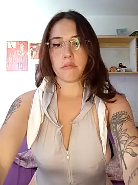 Snapshot of sereluxz chatting on October 6, 5:32 pm sereluxz online show from October 6, 5:32 pm