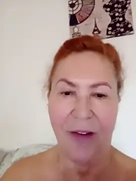 Snapshot of Hottie-Mom chatting on November 1, 9:00 am Hottie-Mom online show from November 1, 9:00 am