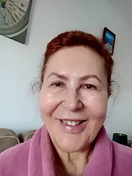 Snapshot of Hottie-Mom chatting on January 19, 9:13 am Hottie-Mom online show from January 19, 9:13 am