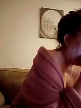 Hottie-Mom online show from February 25, 10:08 pm