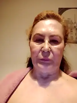 Snapshot of Hottie-Mom chatting on May 18, 8:58 pm Hottie-Mom online show from May 18, 8:58 pm