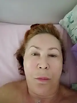 Snapshot of Hottie-Mom chatting on May 27, 7:16 am Hottie-Mom online show from May 27, 7:16 am