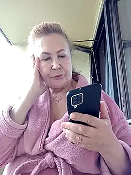 Snapshot of Hottie-Mom chatting on May 31, 6:31 pm Hottie-Mom online show from May 31, 6:31 pm