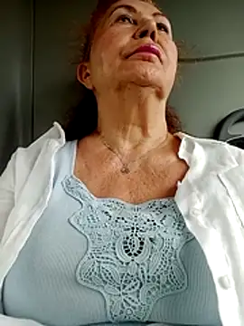 Snapshot of Hottie-Mom chatting on June 29, 12:16 pm Hottie-Mom online show from June 29, 12:16 pm