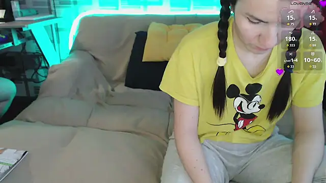 CamBugsBunny online show from February 28, 1:01 pm