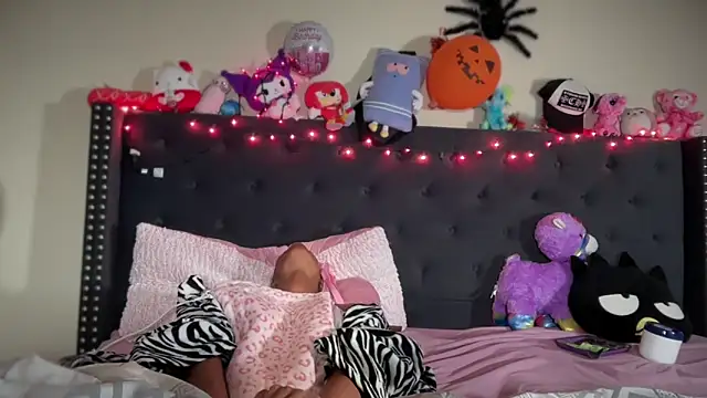 Cum2Charm online show from October 31, 2:40 pm