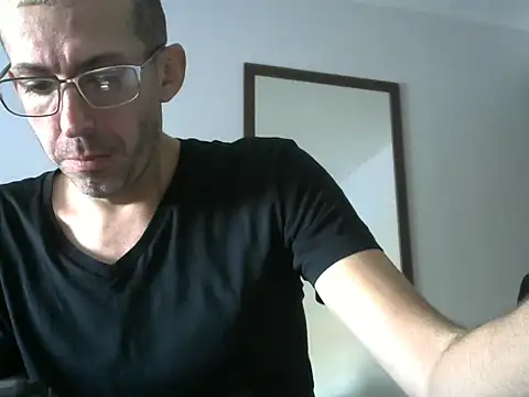 Snapshot of smokenstrokex chatting on December 18, 3:22 pm smokenstrokex online show from December 18, 3:22 pm