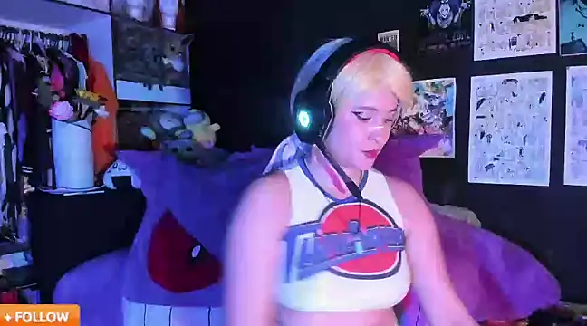 Snapshot of Emilythemachine chatting on March 13, 1:54 am Emilythemachine online show from March 13, 1:54 am