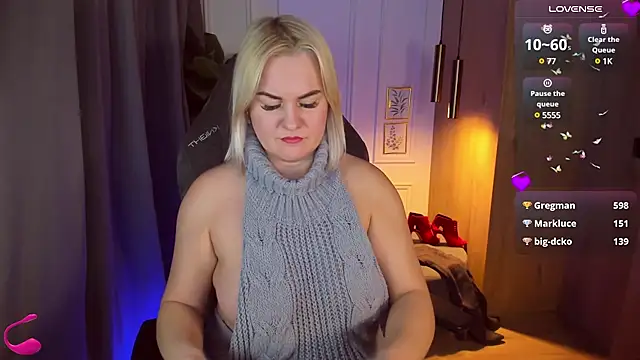 YolandaKiss online show from February 3, 5:18 am