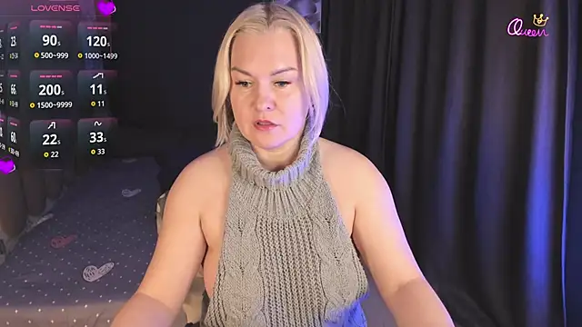 Snapshot of YolandaKiss chatting on April 28, 8:36 pm YolandaKiss online show from April 28, 8:36 pm