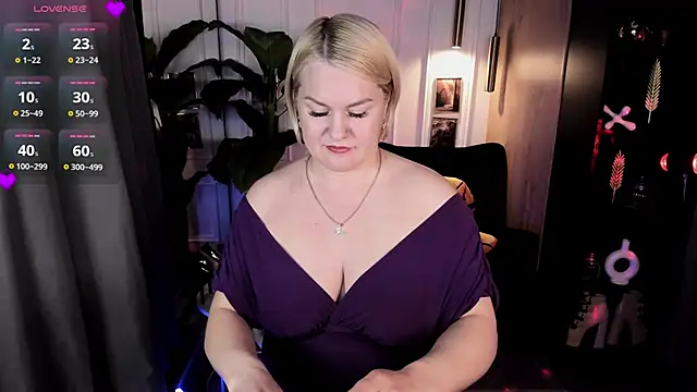 YolandaKiss online show from June 19, 8:23 pm