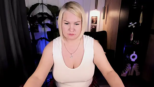 YolandaKiss online show from July 1, 8:30 pm