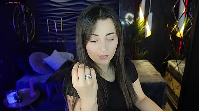 Snapshot of KylieMellow chatting on January 6, 8:24 am KylieMellow online show from January 6, 8:24 am