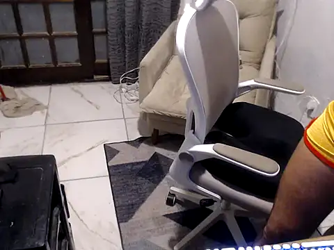 Snapshot of BarucRj chatting on January 12, 1:33 am BarucRj online show from January 12, 1:33 am