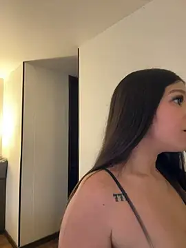 Alyshanon18 online show from April 27, 9:13 pm
