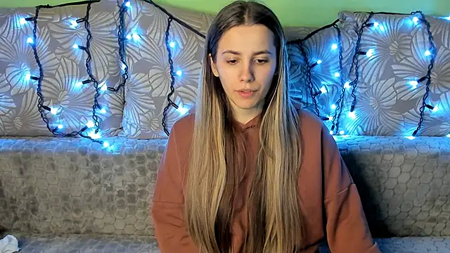 Snapshot of MaggieCake chatting on December 26, 3:59 am MaggieCake online show from December 26, 3:59 am
