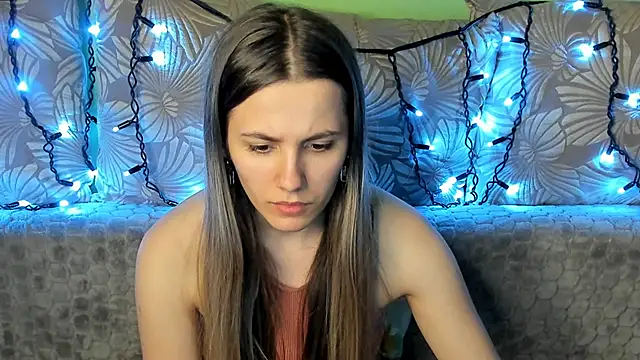 Snapshot of MaggieCake chatting on February 13, 5:26 am MaggieCake online show from February 13, 5:26 am