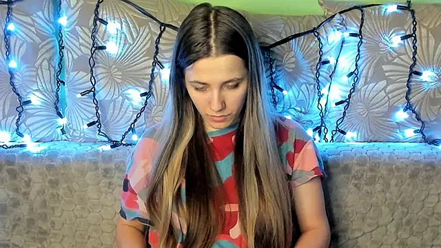 Snapshot of MaggieCake chatting on February 16, 1:47 am MaggieCake online show from February 16, 1:47 am