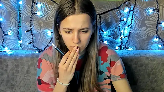 Snapshot of MaggieCake chatting on February 16, 4:53 am MaggieCake online show from February 16, 4:53 am