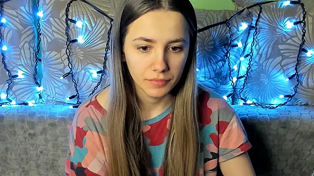 Snapshot of MaggieCake chatting on February 21, 5:13 am MaggieCake online show from February 21, 5:13 am