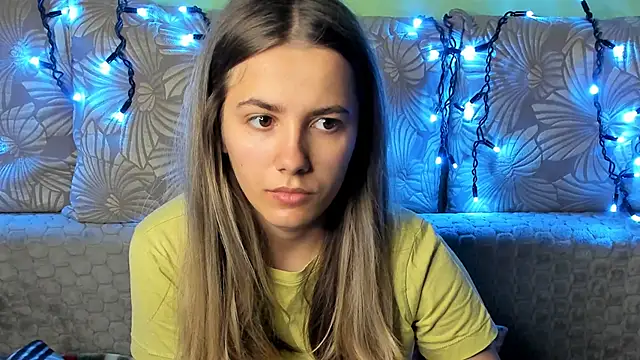 MaggieCake online show from November 3, 3:52 am