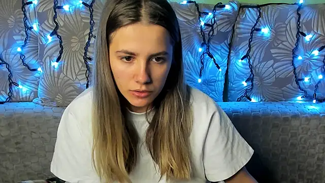 MaggieCake online show from November 13, 4:00 am