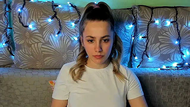 MaggieCake online show from March 6, 1:35 am