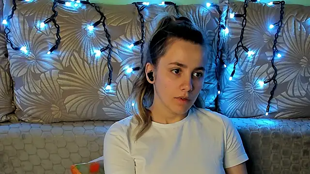 MaggieCake online show from March 11, 2:28 am