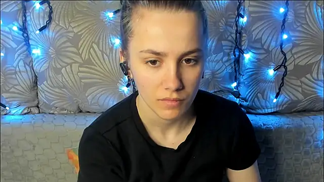 Snapshot of MaggieCake chatting on April 14, 4:51 am MaggieCake online show from April 14, 4:51 am