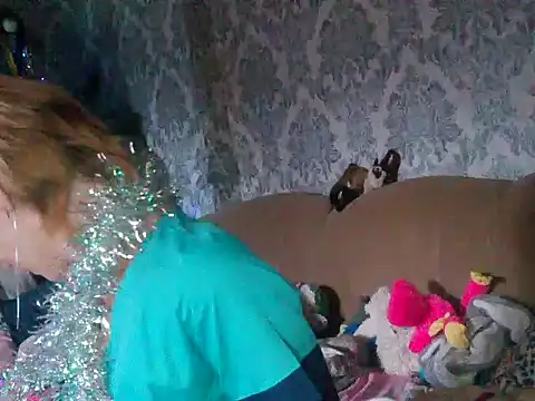 Snapshot of WildMissNiks chatting on December 27, 10:01 am WildMissNiks online show from December 27, 10:01 am