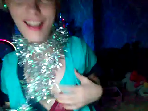 Snapshot of WildMissNiks chatting on December 27, 1:28 pm WildMissNiks online show from December 27, 1:28 pm