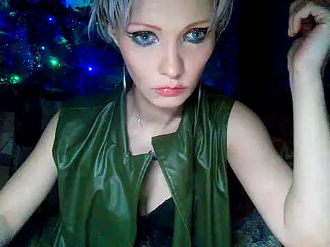 Snapshot of WildMissNiks chatting on December 29, 2:10 pm WildMissNiks online show from December 29, 2:10 pm