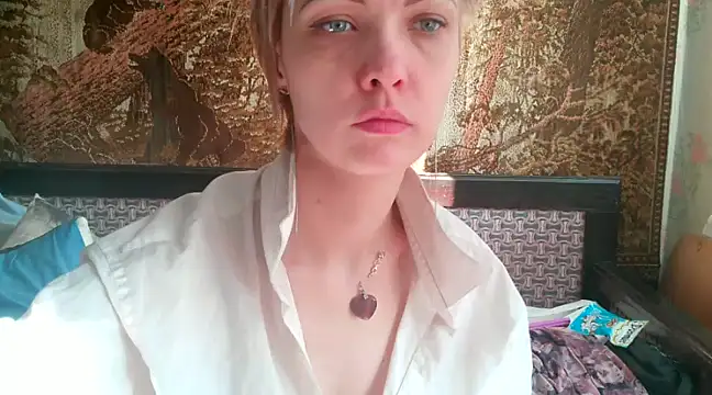 Snapshot of WildMissNiks chatting on February 13, 7:56 am WildMissNiks online show from February 13, 7:56 am