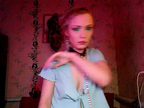 WildMissNiks online show from November 29, 9:34 am