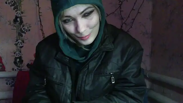 WildMissNiks online show from February 18, 10:00 am