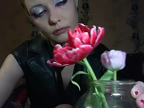 Snapshot of WildMissNiks chatting on March 11, 8:20 am WildMissNiks online show from March 11, 8:20 am