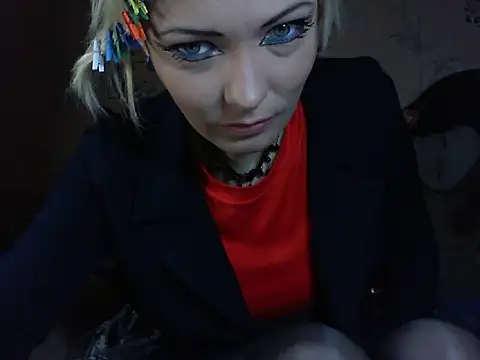 Snapshot of WildMissNiks chatting on April 4, 8:45 am WildMissNiks online show from April 4, 8:45 am