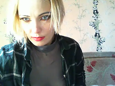 WildMissNiks online show from May 5, 6:54 am