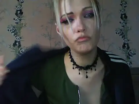 WildMissNiks online show from May 9, 7:24 am