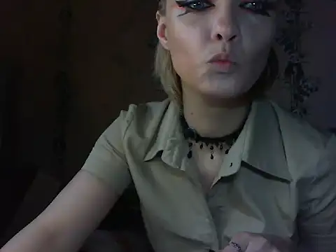 WildMissNiks online show from May 13, 6:11 am