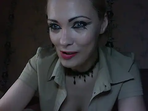 WildMissNiks online show from May 14, 7:15 am