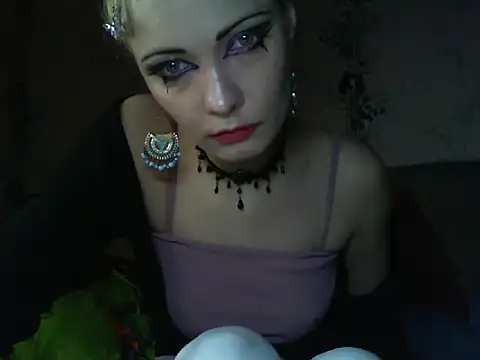 WildMissNiks online show from May 15, 7:15 am