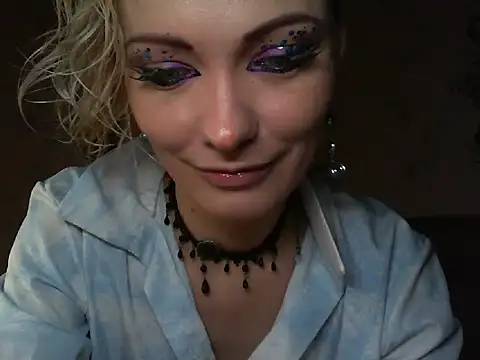 WildMissNiks online show from May 25, 6:41 am