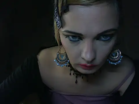 Snapshot of WildMissNiks chatting on June 26, 7:35 am WildMissNiks online show from June 26, 7:35 am