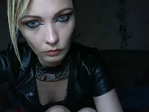 Snapshot of WildMissNiks chatting on June 29, 7:03 am WildMissNiks online show from June 29, 7:03 am