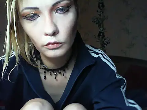 Snapshot of WildMissNiks chatting on July 8, 7:13 am WildMissNiks online show from July 8, 7:13 am