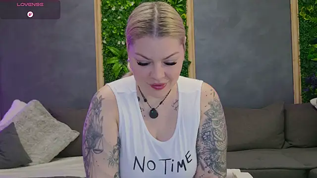 Raven Luna online show from May 11, 4:07 am