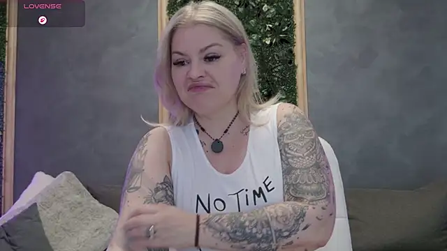 Raven Luna online show from May 18, 4:29 am
