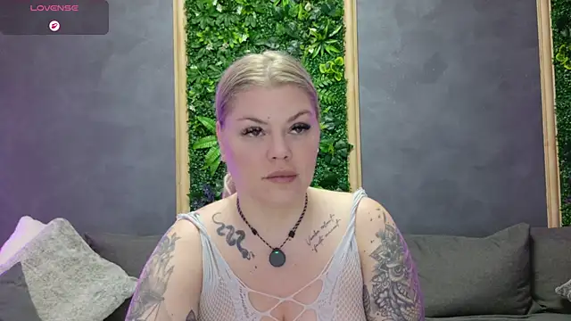 Raven Luna online show from May 22, 4:19 am